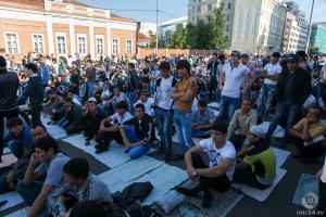 Мусульмане Москвы отметили конец своего поста — Рамадана
