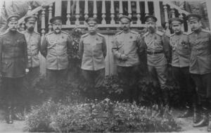 Генералы А.И. Деникин, М.В. Алексеев и С.Л. Марков в Ставке. 1917 г.