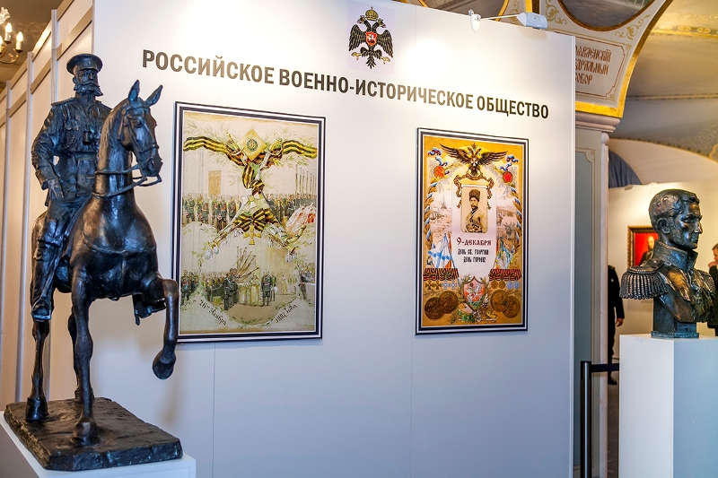 Выставка в честь Дня Георгиевских кавалеров и героев России в Храме Христа Спасителя в Москве