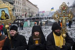 Монахи Украинской Православной Церкви, остановившие силовое противостояние на Грушевского утром 21 января