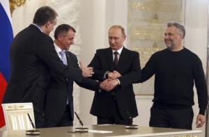Владимир Путин и представители Крыма и Севастополя подписали договор о вхождении полуострова в состав России