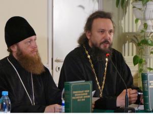 Епископ Воскресенский Савва (слева)