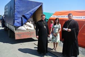 Священнослужители РПЦ помогают украинским беженцам