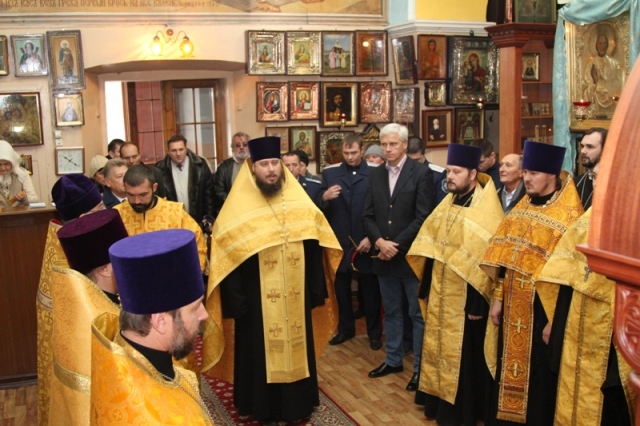 Собор духовенства Таганрогского благочиния во главе с благочинным протоиереем Алексием Лысиковым