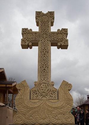 Армянский крест-памятник на территории храма св. прп. Серфима Саровского в Белгороде