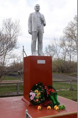 Отреставрированный памятник Ленину