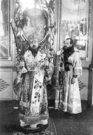 Епископ Виктор (Островидов) и иподиакон Александр (Ельчугин)