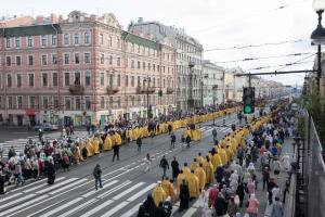 Многотысячный Крестный ход в Санкт-Петербурге в праздник перенесения мощей святого князя Александра Невского