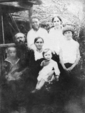 Священник Сергий Покровский с семьей