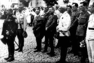 Парад в Киеве 1 сентября 1919 г. Первый слева – В.З.Май-Маевский, второй слева – Н.Э.Бредов, шестой слева – Я.Д.Юзефович.