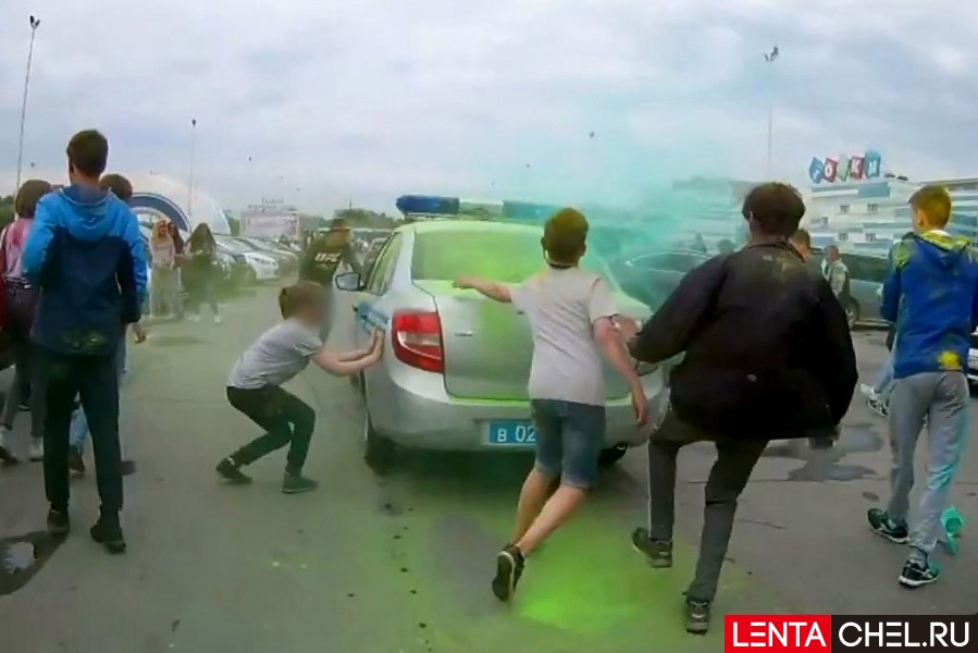 Участники фестиваля Холи в Челябинске напали на полицейских