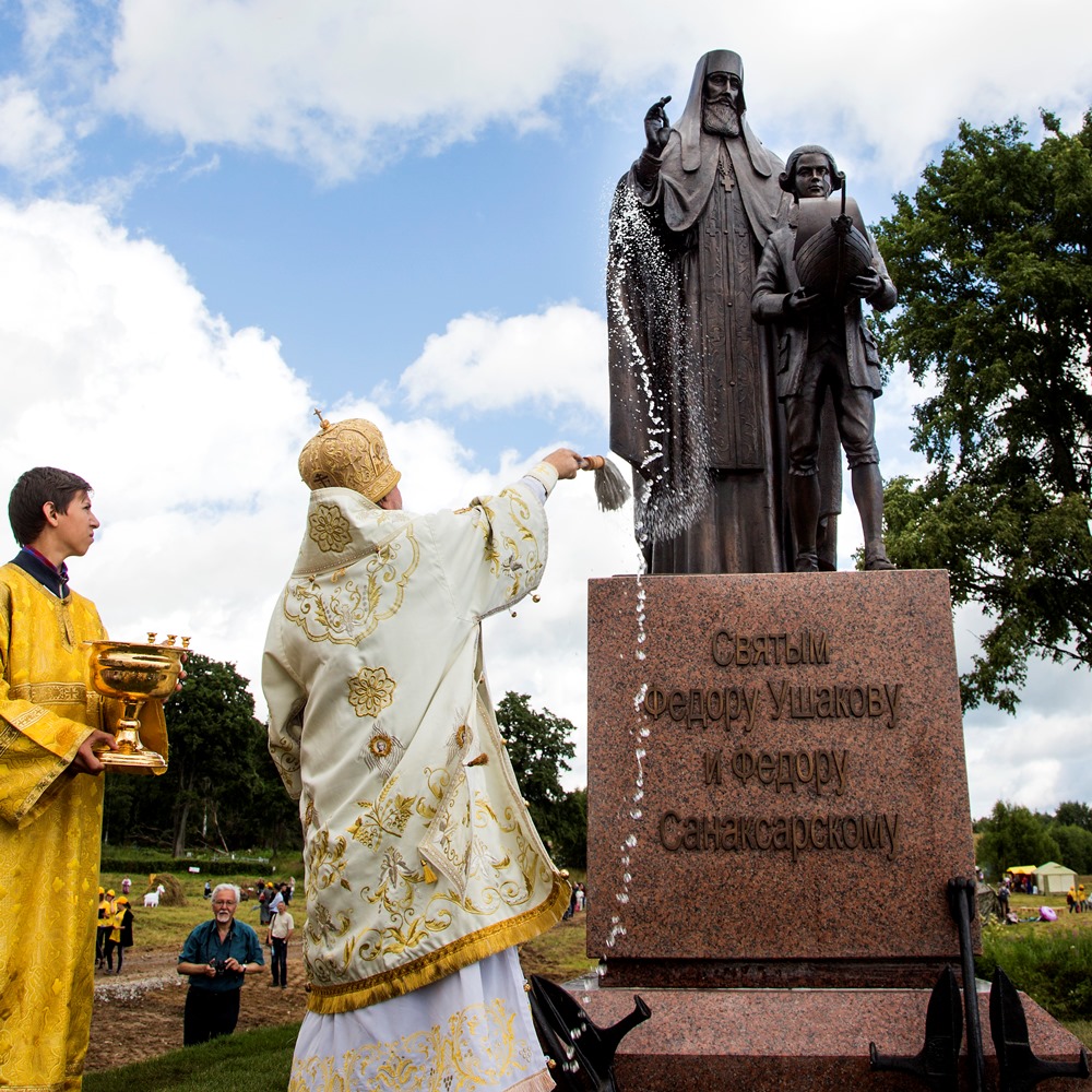Памятник святому воину Фёдору Ушакову и его дяде преподобному Фёдору Санаксарскому в Рыбинске