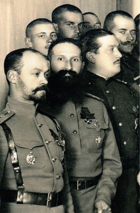 Евгений Григорьевич Булюбаш (в центре)
