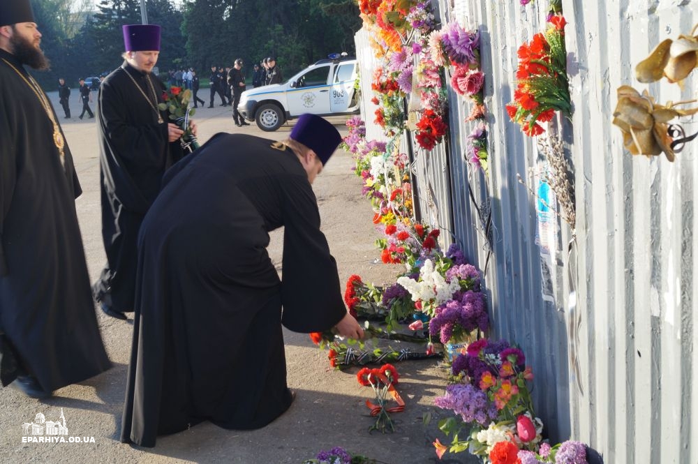 Священнослужители Одесской епархии почтили память одесситов, погибших в Доме профсоюзов