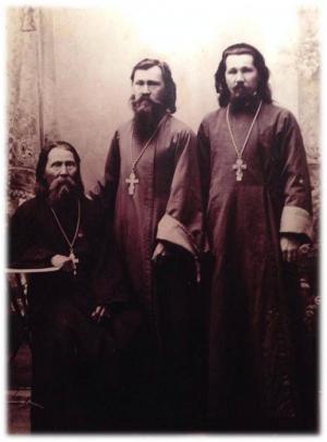 Протоиерей Вассиан Спасский с сыновьями о.Иаковом и о.Димитрием (крайний справа)