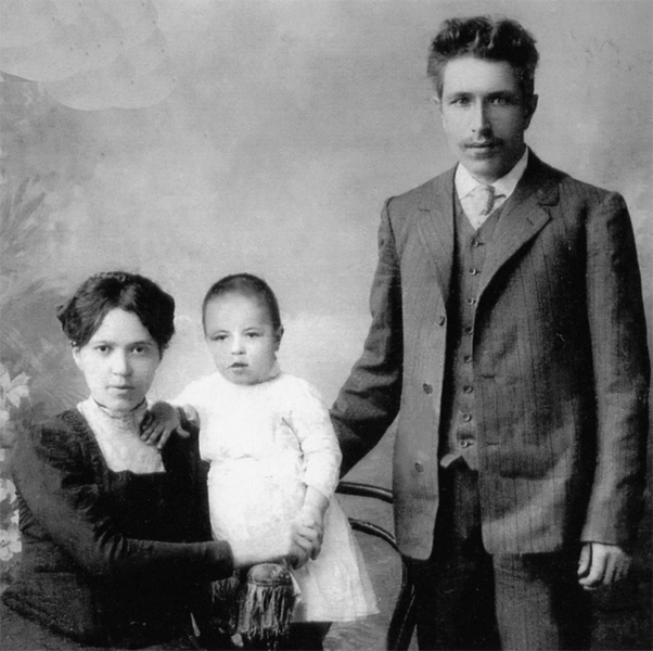 Александр Евфимович Ипатов (1875-1918) с женой Александрой Петровной
