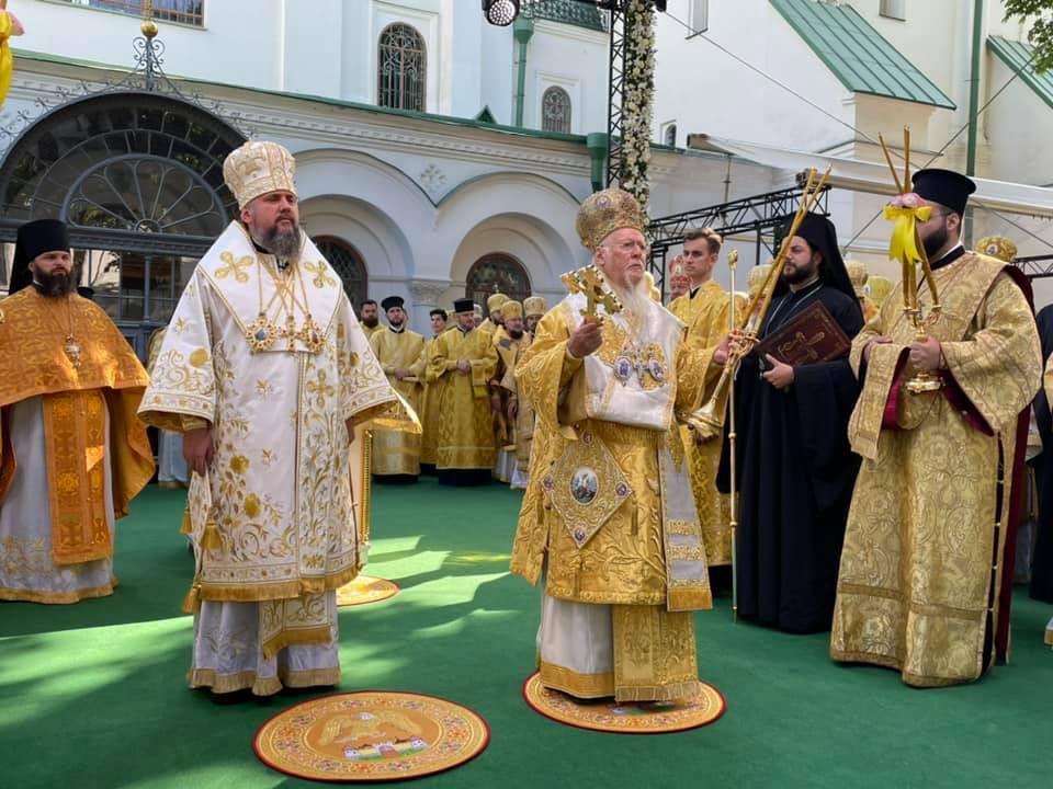Константинопольский Патриарх Варфоломей в Киеве служит вместе с Епифанием Думенко