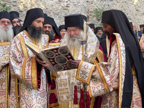 Митрополит Лимассольский Афанасий возглавил церемонию обретения мощей старца Иосифа Ватопедского
