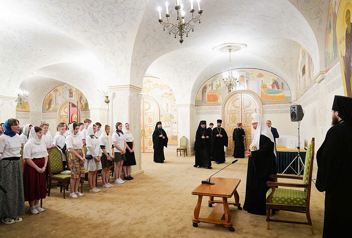Патриарх Кирилл встретился с детьми с Донбасса