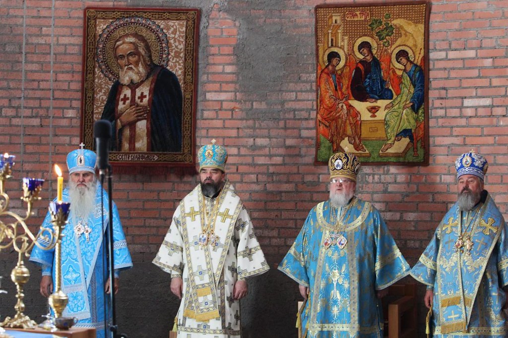 В день памяти Мариупольской иконы Пресвятой Богородицы в Покровском соборе Мариуполя состоялось соборное богослужение архиереев Донбасса