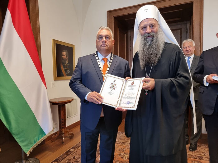 Патриарх Сербский Порфирий вручил Виктору Орбану высшую награду Сербской Церкви