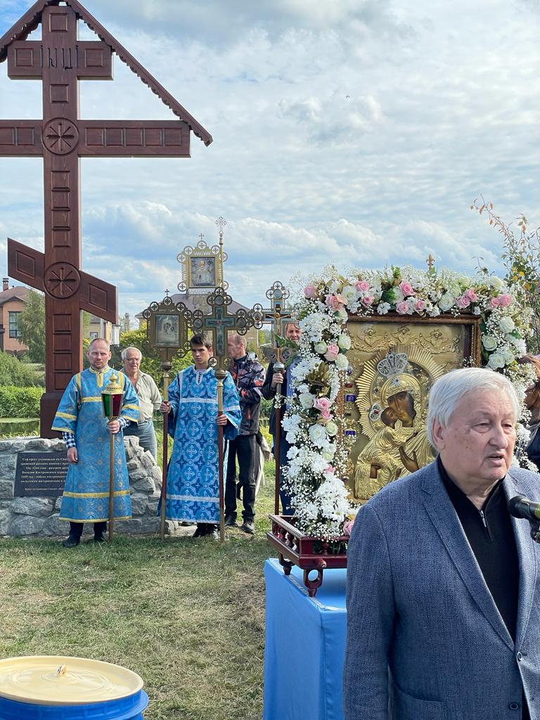 Леонид Решетников принял участие в открытии Поклонного креста на Святом озере