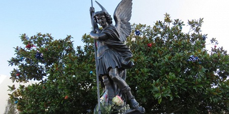 Памятник святому Архангелу Михаилу в Ле-Сабль-д'Олонн