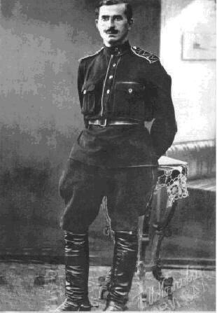 Генерал Михаил Пешня в корниловской форме