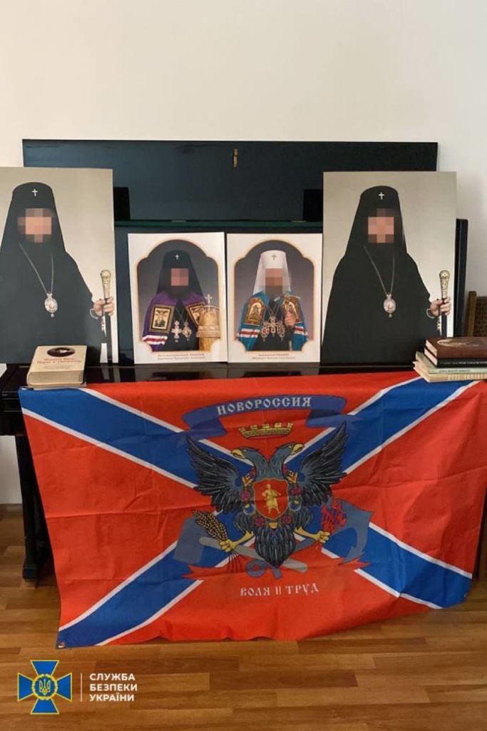 Флаг Новороссии якобы обнаруженный СБУ в женском монастыре УПЦ