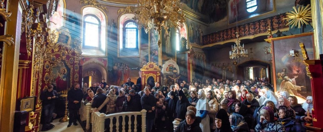 Верующие УПЦ в Киево-Печерской лавре