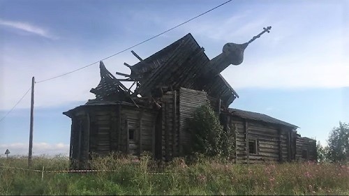 Деревянный храм Василия Блаженного в селе Чухчерема Холмогорского района Архангельской области 