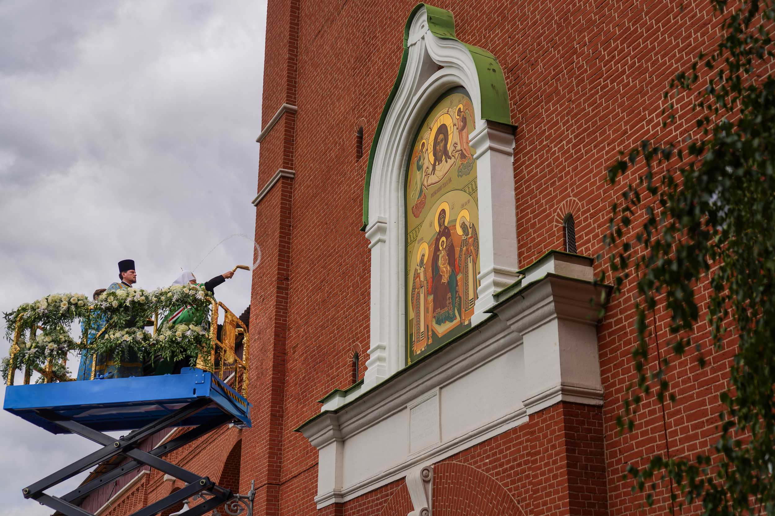 Предстоятель Русской Православной Церкви освятил воссозданную надвратную икону на Спасской башне Московского Кремля