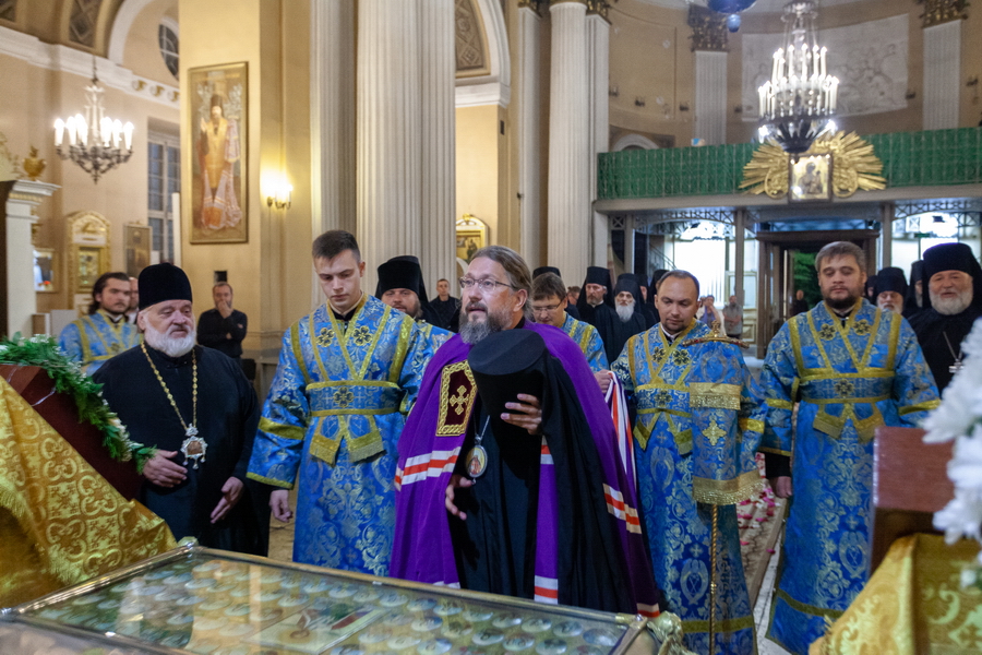 Новый наместник Александро-Невской лавры епископ Кронштадтский Вениамин прибыл в монастырь и встретился с братией