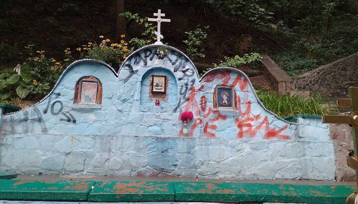 В Киево-Печерской лавре осквернили часовню в честь Пресвятой Богородицы