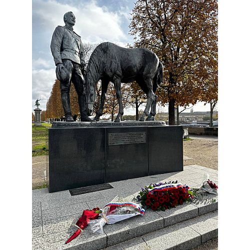 Памятник воинам Русского экспедиционного корпуса в Париже (автор – Владимир Суровцев)