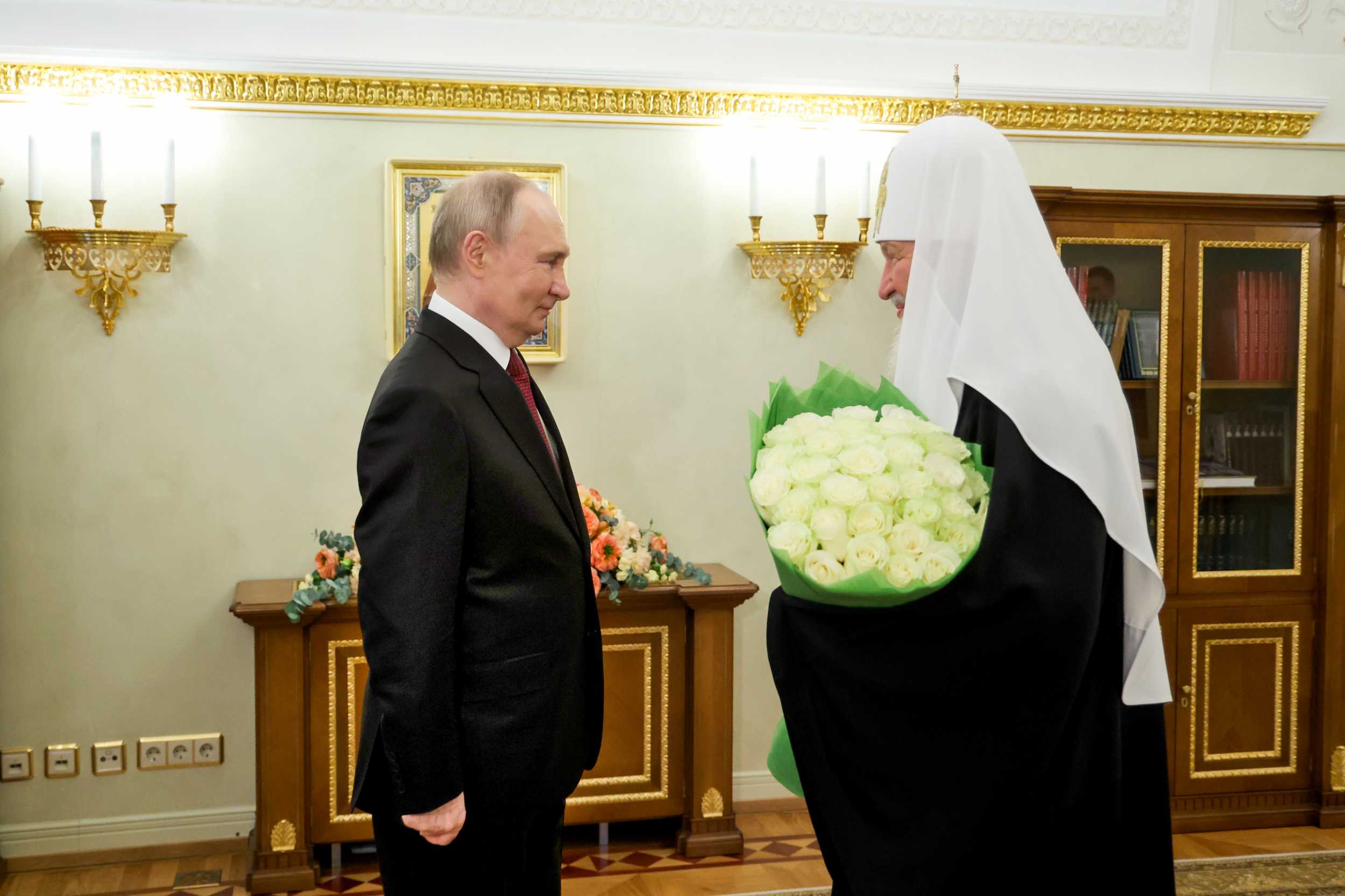 Президент России Владимир Путин лично поздравил Святейшего Патриарха Кирилла с днем тезоименитства