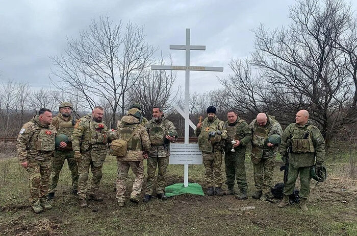 Установка Поклонного креста в зоне СВО