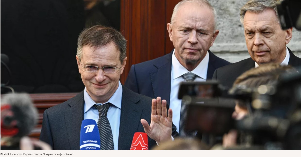 Российская делегация во время переговоров в Турции