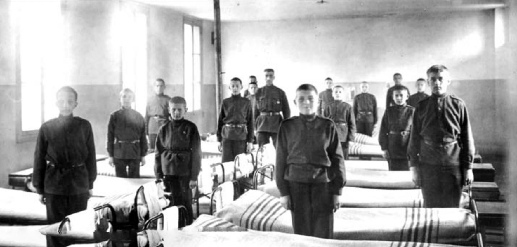 Кадеты в казарме лицея Императора Николая II. Виллье-Ле-Бель. 1933 г.