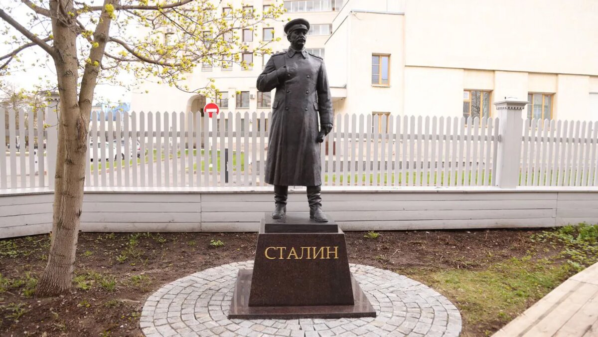 Памятник Сталину в Вологде