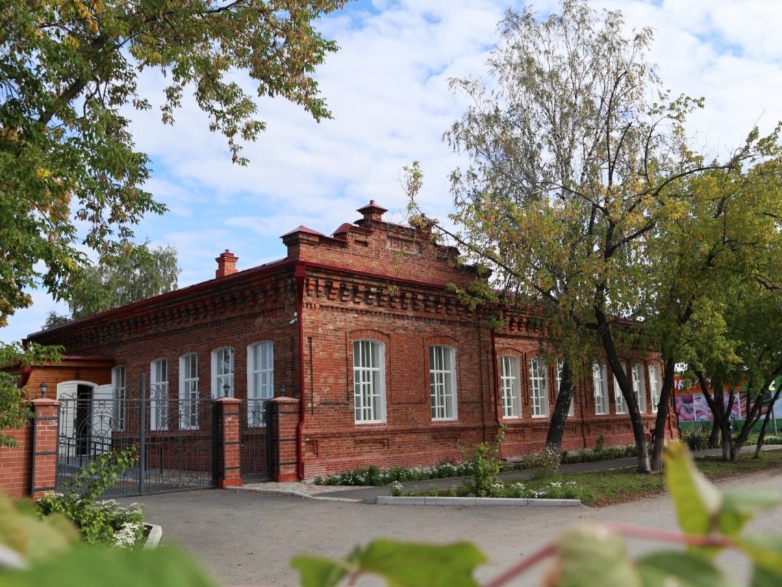 Напольная школа в Алапаевске, в которой сейчас находится музей