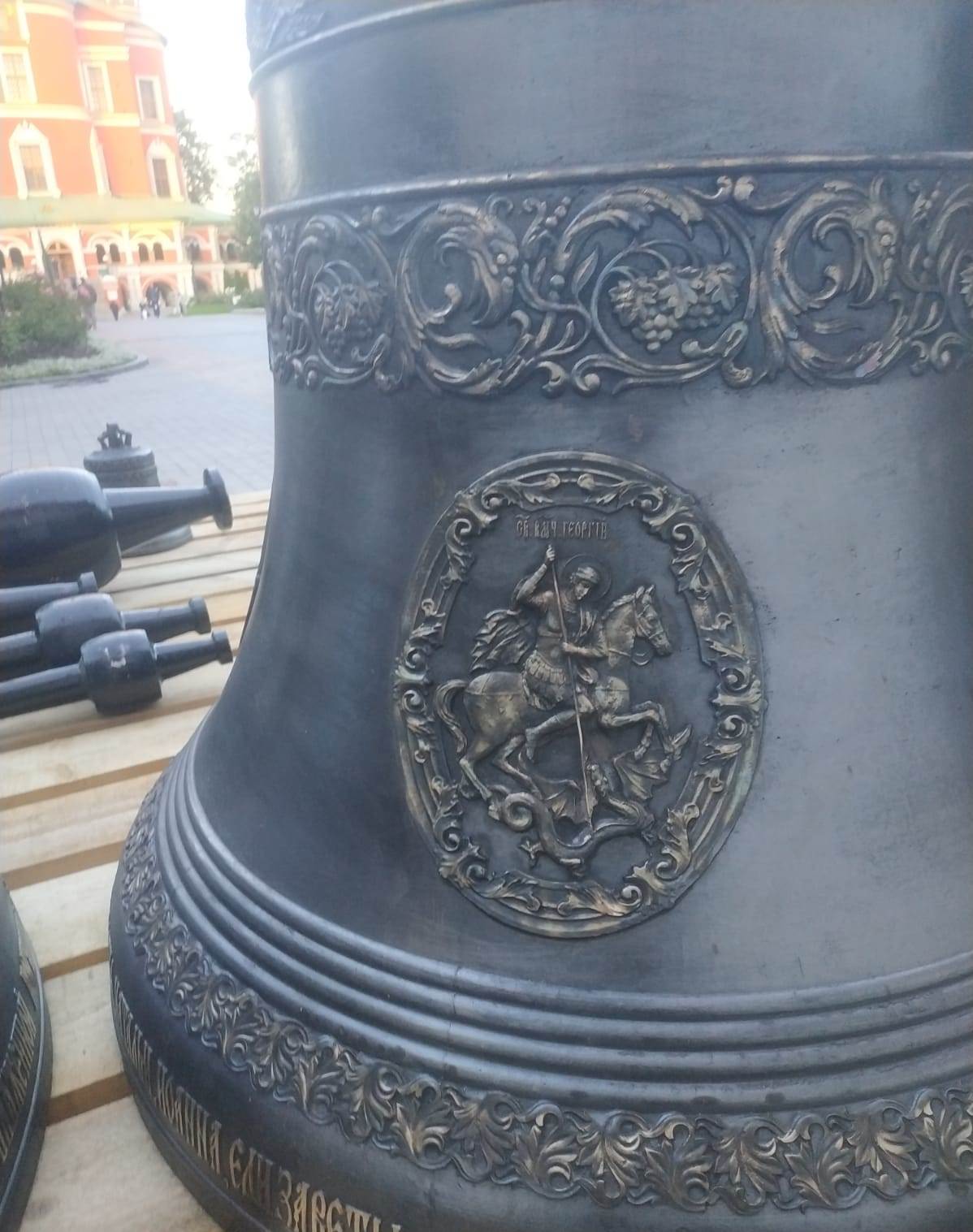 В Донской монастырь привезли колокола