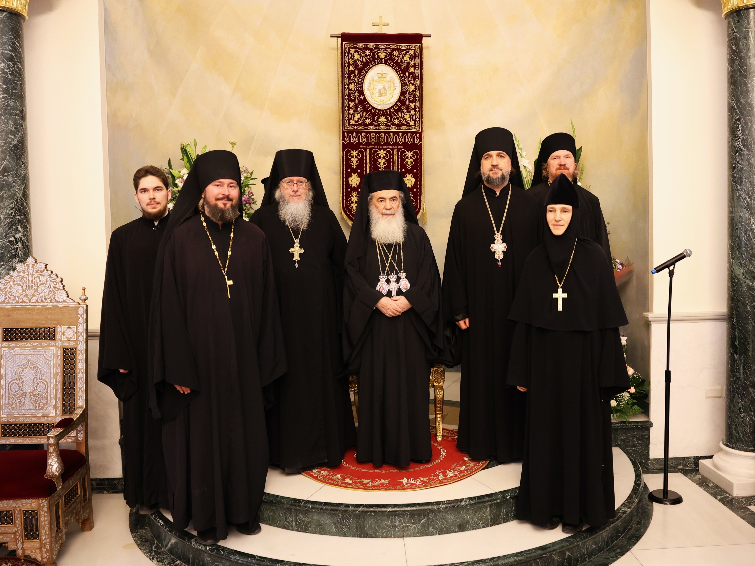 Представители Русской духовной миссии поздравили главу Иерусалимского Патриархата 