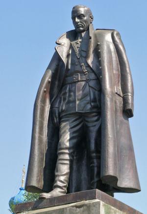 Памятник адмиралу А.В. Колчаку в Иркутске (автор — Р.Москвитин)