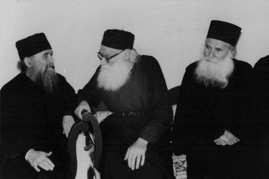 Слева направо: старцы Ефрем Филофейский, Ефрем Катунакский и Иосиф Ватопедский