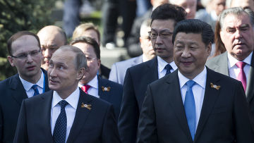 Владимир Путин и председатель КНР Си Цзиньпин перед парадом Победы в Москве