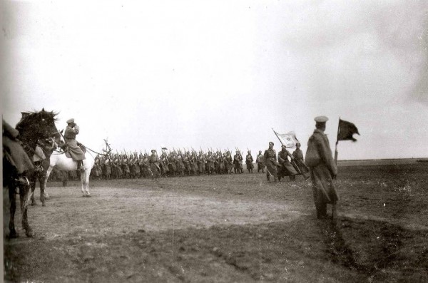 Высочайший смотр 3-го кавалерийского корпуса 29 марта 1916 года. (ЦГКФФА Украины им. Г.С. Пшеничного)
