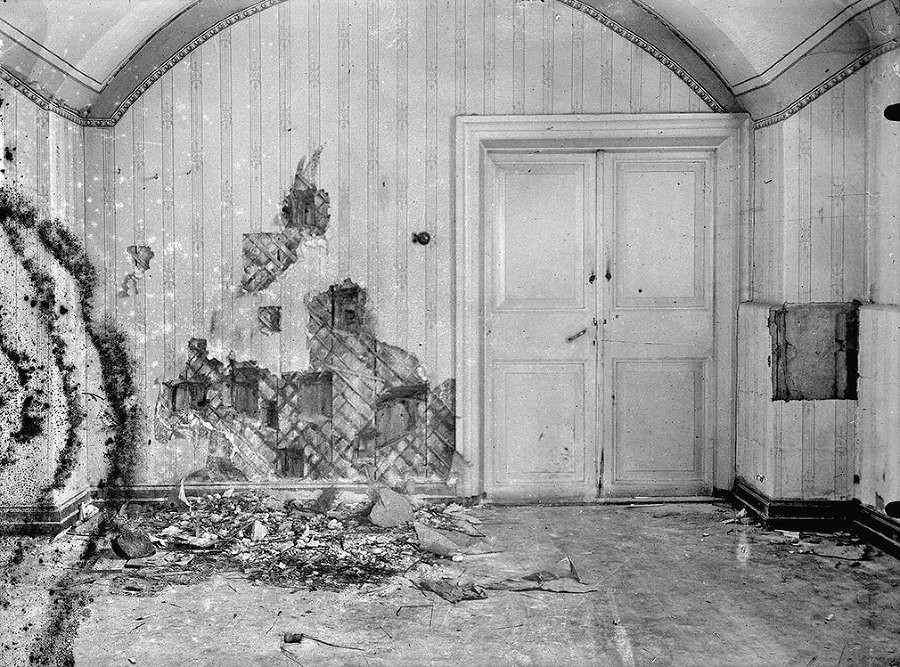 Восточная стена подвальной комнаты в доме Ипатьева, где была убита Царская Семья