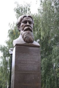 Памятник В.М.Бехтереву в Казани