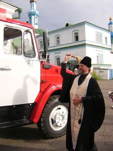 Освящение пожарной машины, подаренной Раифскому монастырю